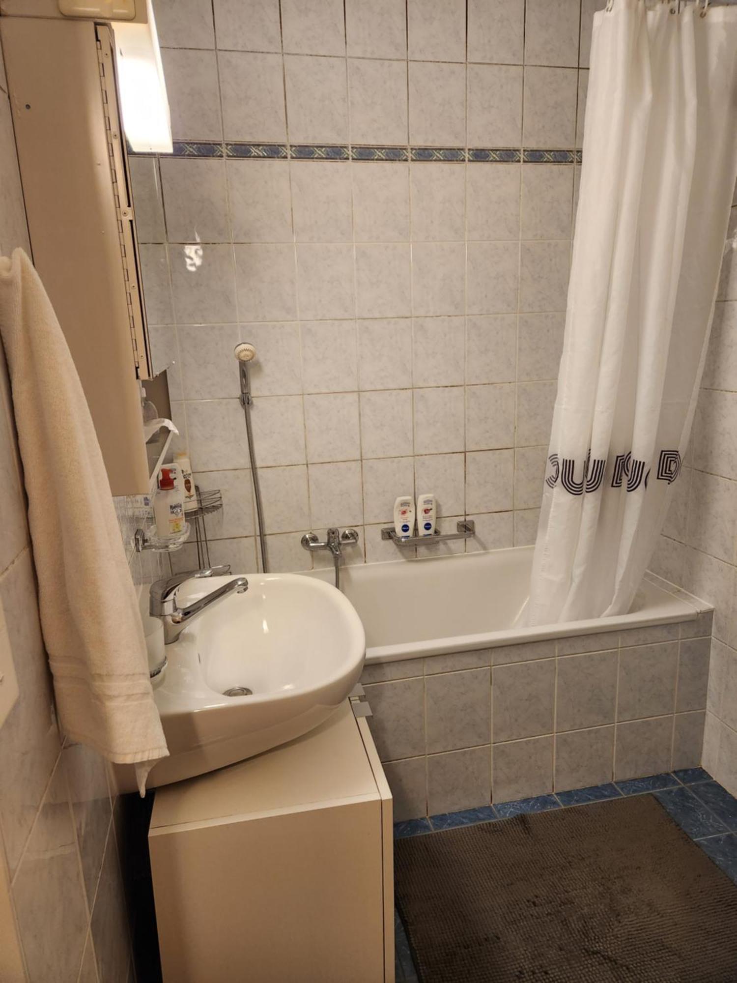 Room In Shared Apartment Genebra Exterior foto