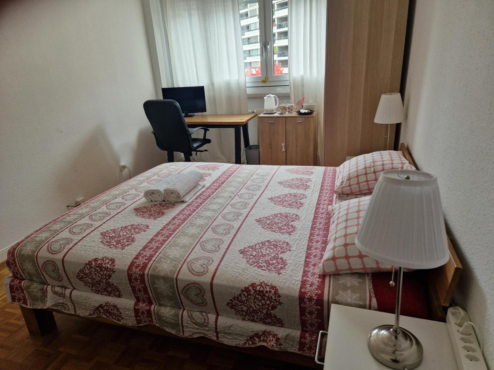 Room In Shared Apartment Genebra Exterior foto