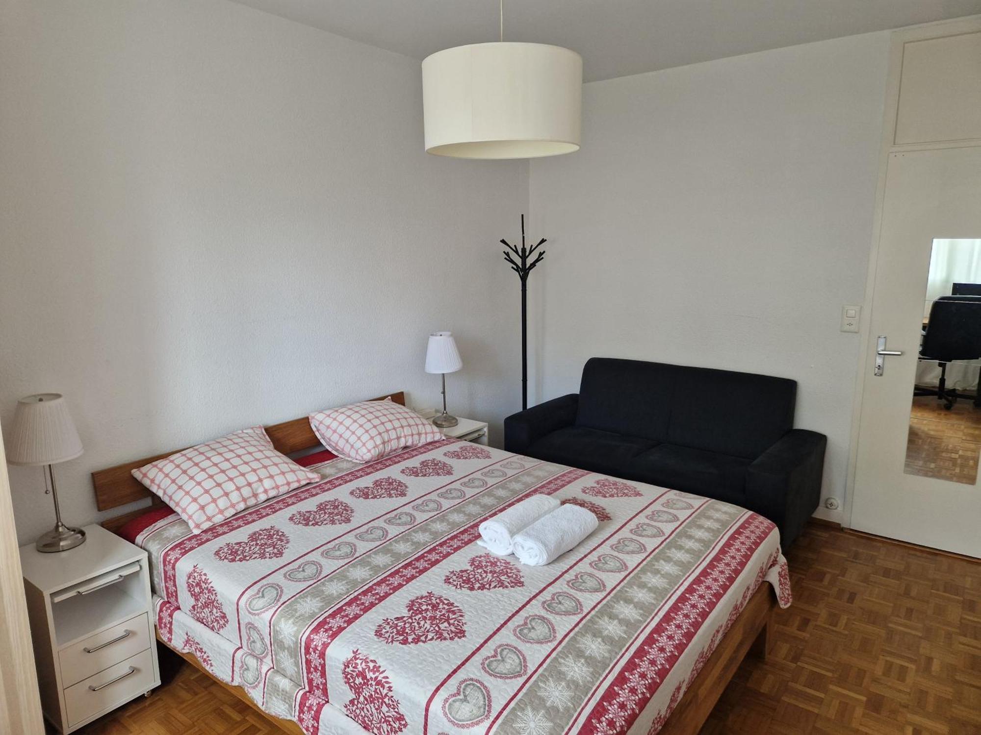 Room In Shared Apartment Genebra Exterior foto